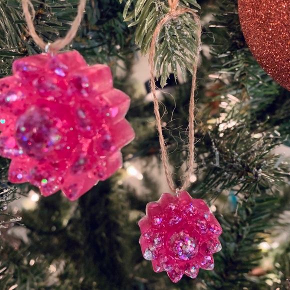 4/10$ Sailor Moon Crystal Lotus Christmas Ornament Set - Picture 3 of 6